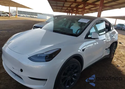 2024 Tesla Model Y Long Range Dual Motor All-Wheel Drive from USA, damaged, VIN 7SAYGAEE2RF122644